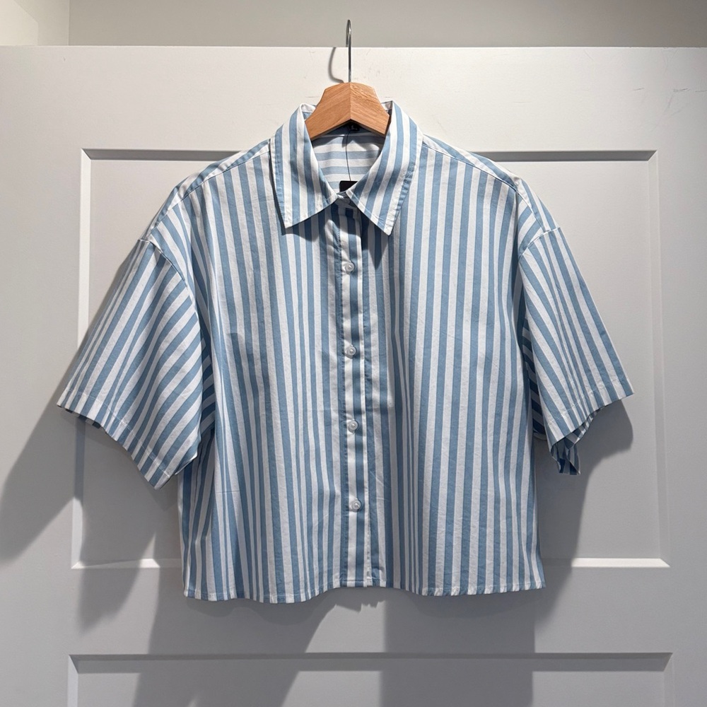 Express Stretch Cotton Poplin Stripped Short Sleeve Cropped Button Down Shirt - Picture 10 of 13